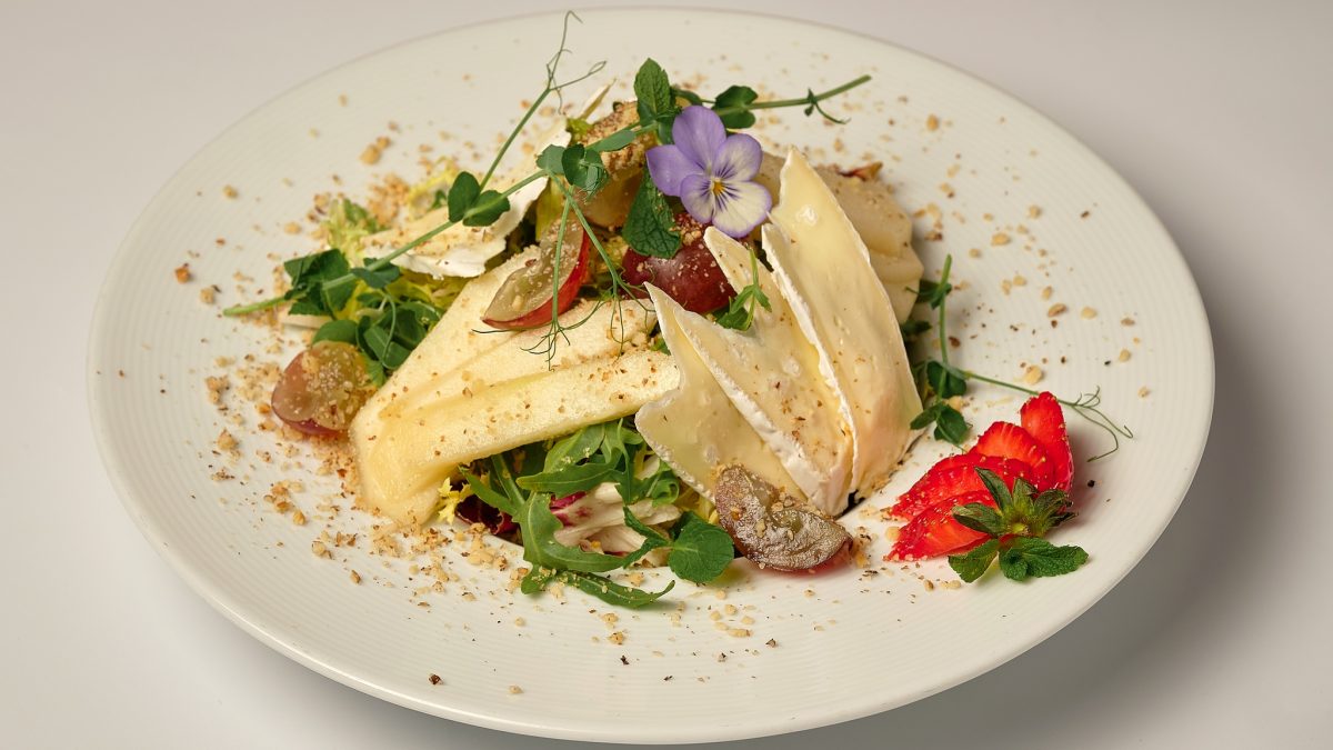 Уж венеція z grusheyu i kamamber Салат з грушею та сиром камамбер	170 г